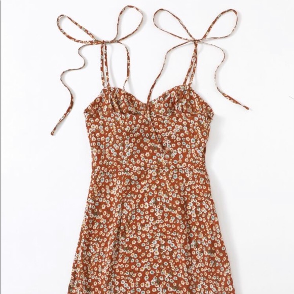 Knotted Shoulder Bust Ditsy Floral Dress - Picture 2 of 4